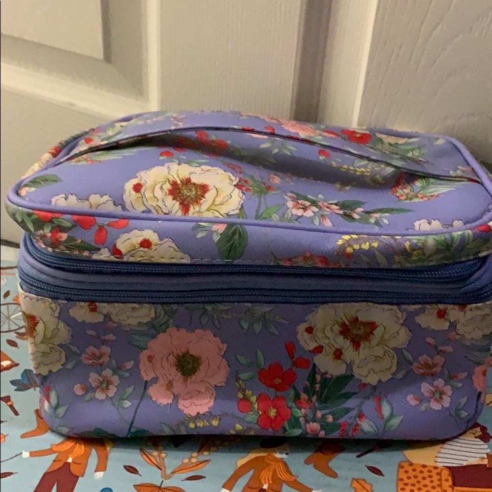 FabFitFun Yumi Kim makeup bag/train case